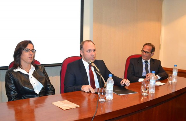 Dra. Ana Claudia Vinholes Siqueira Lucas, Dr. Marcos Eberhardt e o Presidente da Subseção Dr. Luís Antônio Carvalho.